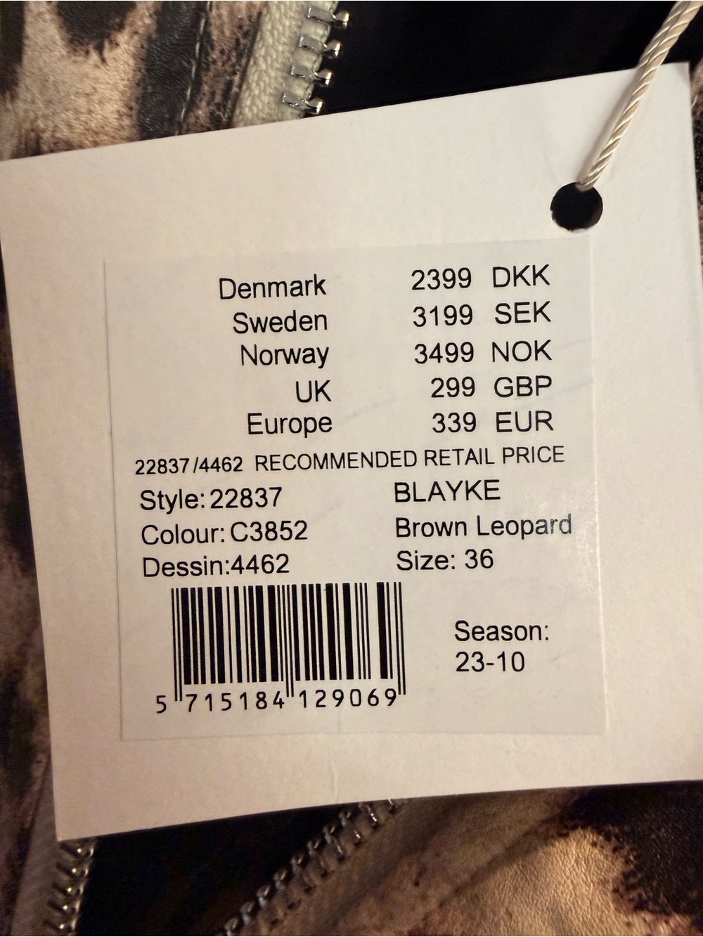 Baum und Pferdgarten
Animal Print Bomber Jacket w/ Tags - Picture 9 of 10